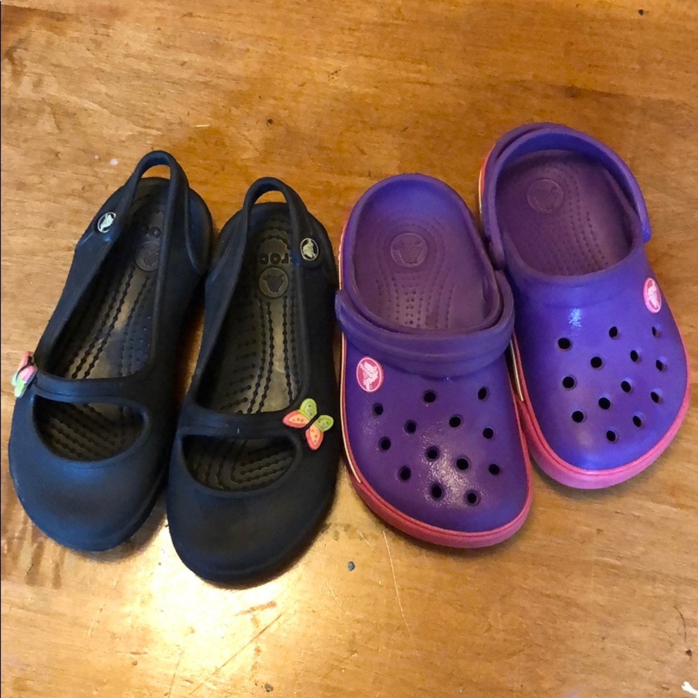 2 pairs of Crocs